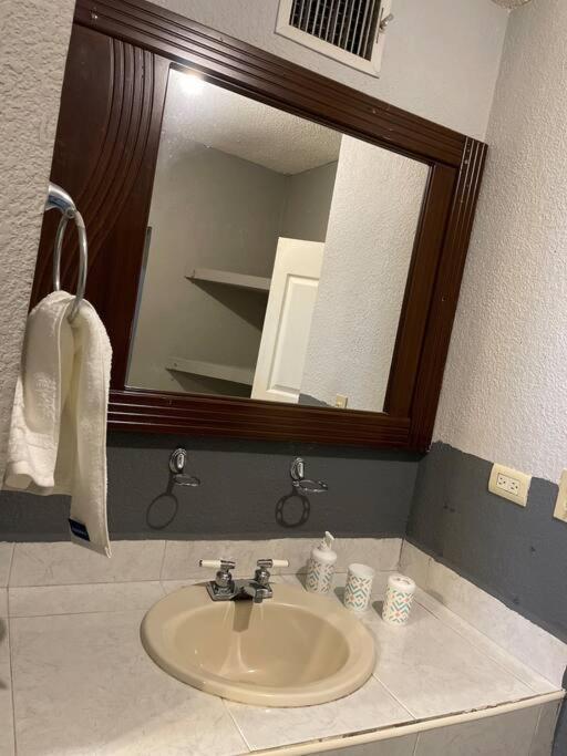 Casa Granada Cercana A Consulado Y Aeropuerto. Σιουδάδ Χουάρες Εξωτερικό φωτογραφία